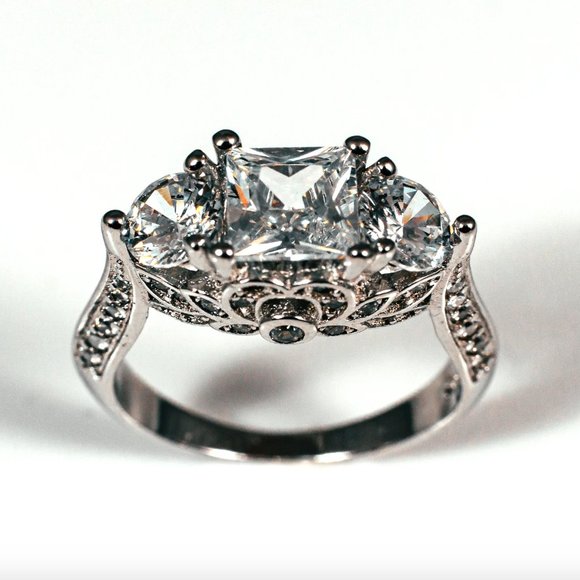Three Stone Princess Cut Diamond Simulant Sterling Silver Ring Size 9 - Picture 1 of 3